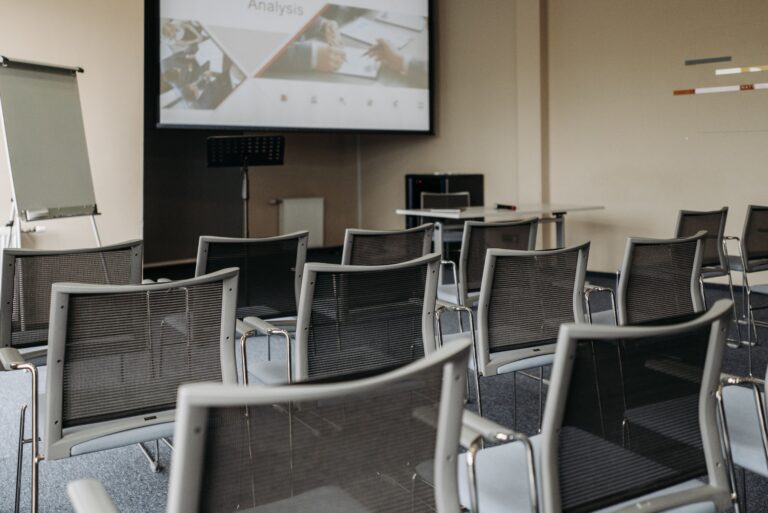 pusta sala konferencyjna